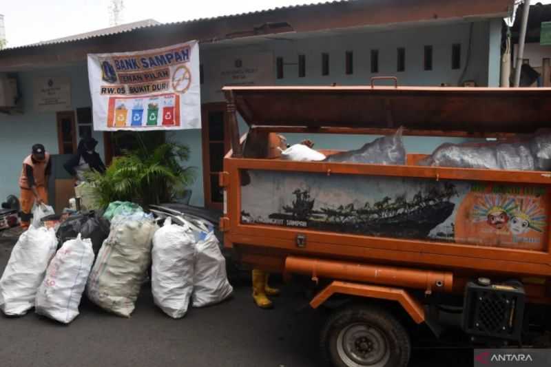 LH Jaksel Edukasi Petugas Gerobak Pilah Sampah Guna Disalurkan ke RDF